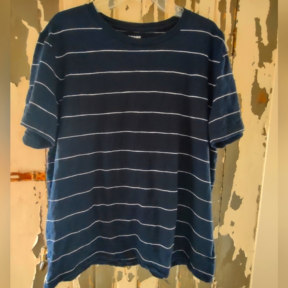 Short sleeved Tee Large by Old Navy